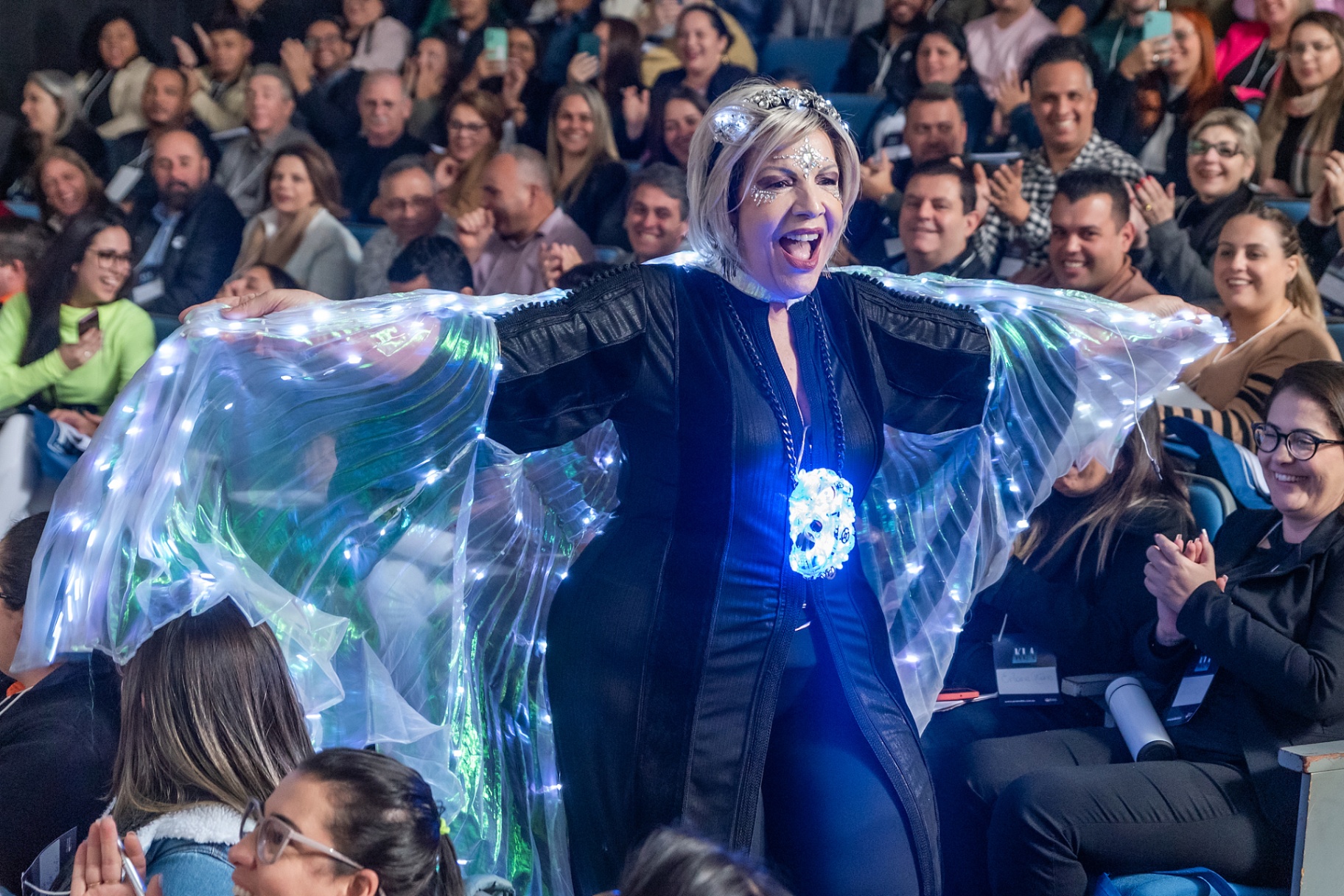 Leila Navarro, palestrante e referência em comportamento humano